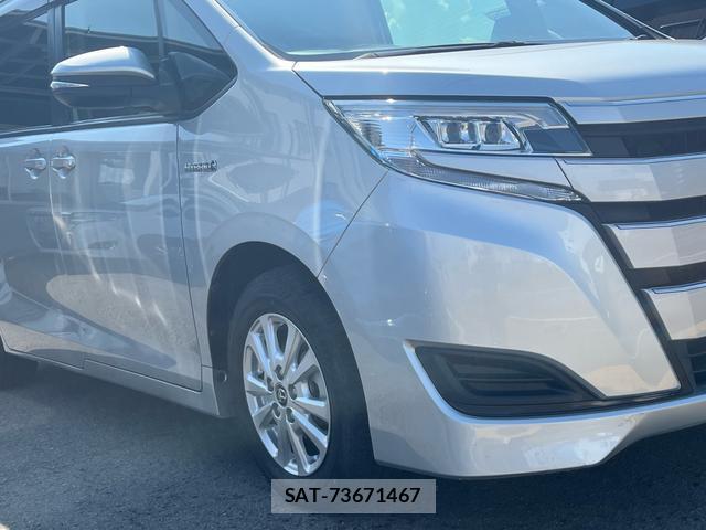 Toyota NOAH 2017-08 8726850-5