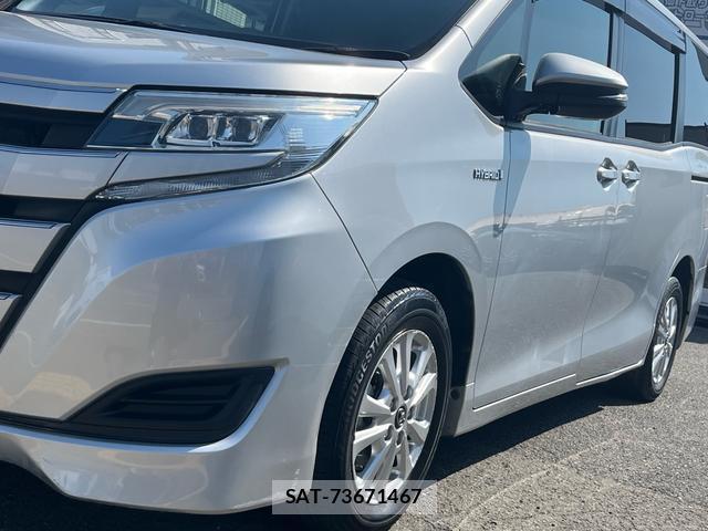Toyota NOAH 2017-08 8726850-7