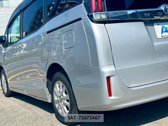 Toyota NOAH 2017-08 8726850-8