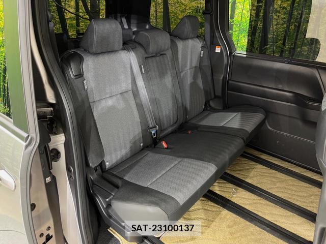 Toyota NOAH 2025-11 8727006-7