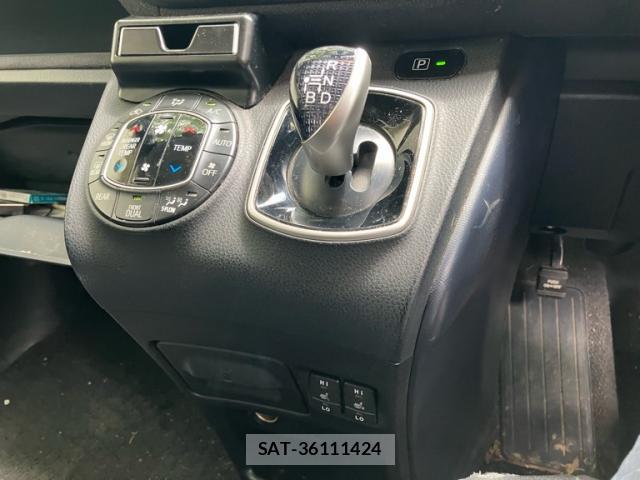 Toyota NOAH 2015-11 8727206-11
