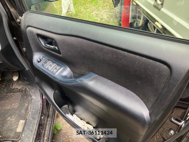 Toyota NOAH 2015-11 8727206-12
