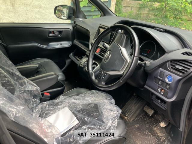 Toyota NOAH 2015-11 8727206-13