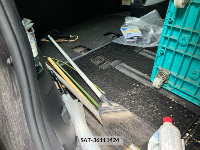 Toyota NOAH 2015-11 8727206-17