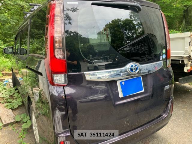 Toyota NOAH 2015-11 8727206-2
