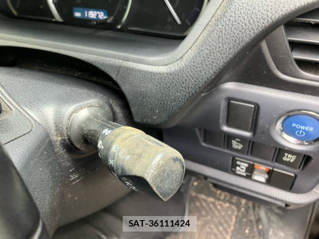 Toyota NOAH 2015-11 8727206-6
