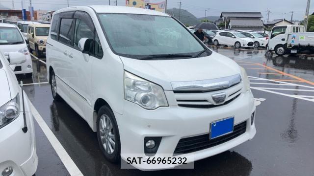 Toyota NOAH 2010-10 8727218-1
