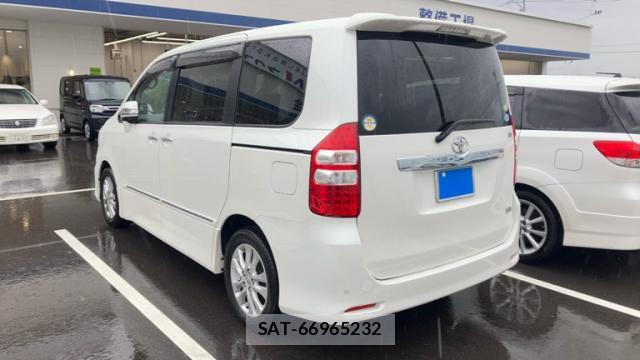 Toyota NOAH 2010-10 8727218-12
