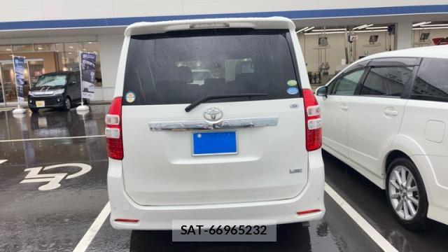 Toyota NOAH 2010-10 8727218-13