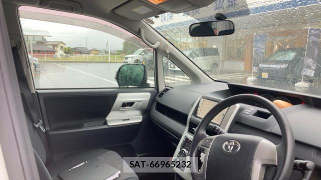 Toyota NOAH 2010-10 8727218-7