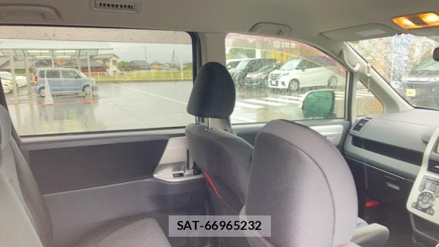 Toyota NOAH 2010-10 8727218-9