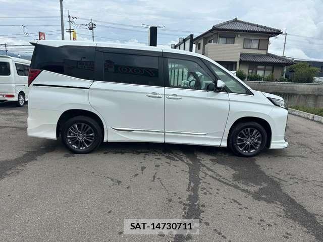 Toyota NOAH 2025-09 8727756-4