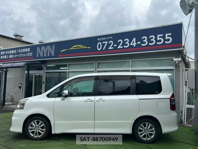 Toyota NOAH 2010-06 8728268-1