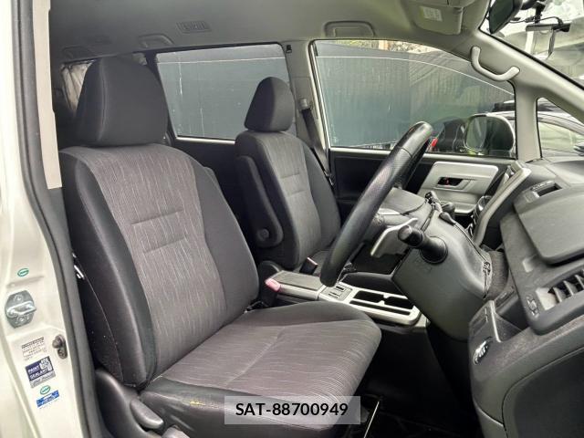 Toyota NOAH 2010-06 8728268-10