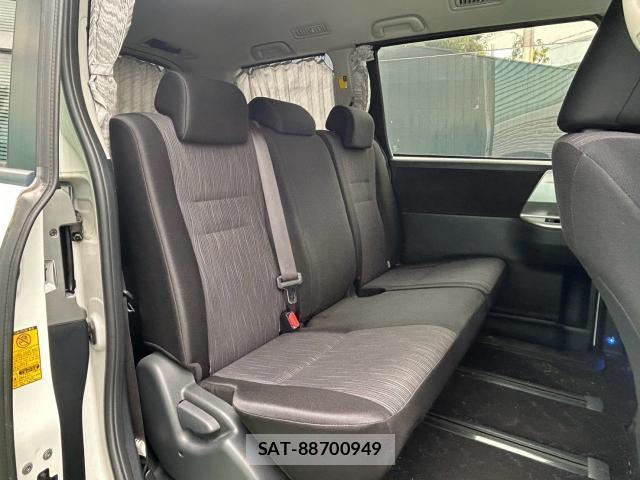 Toyota NOAH 2010-06 8728268-11