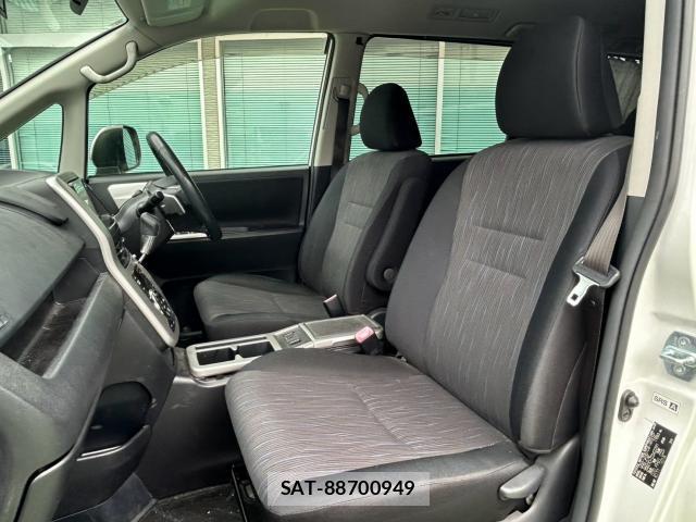 Toyota NOAH 2010-06 8728268-13