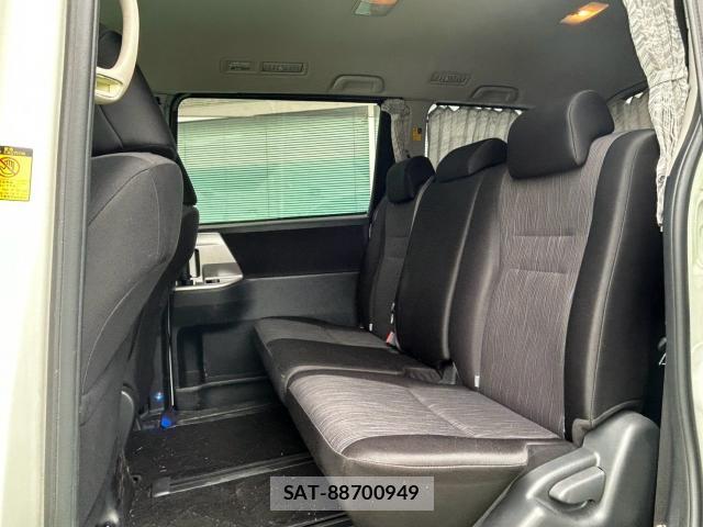 Toyota NOAH 2010-06 8728268-14