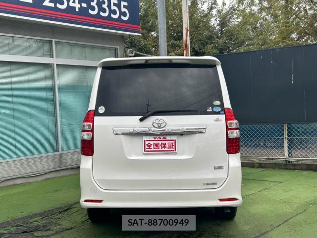 Toyota NOAH 2010-06 8728268-18
