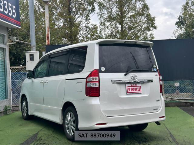 Toyota NOAH 2010-06 8728268-19
