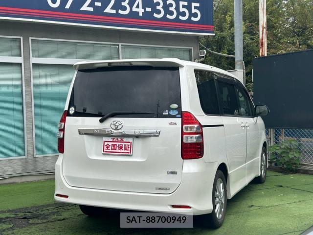 Toyota NOAH 2010-06 8728268-2