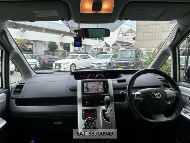 Toyota NOAH 2010-06 8728268-9