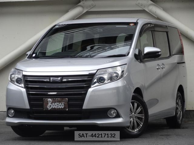Toyota NOAH 2014-06 8728489-0