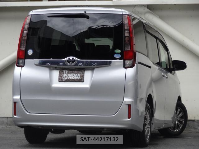 Toyota NOAH 2014-06 8728489-1