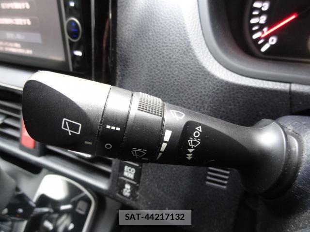 Toyota NOAH 2014-06 8728489-14