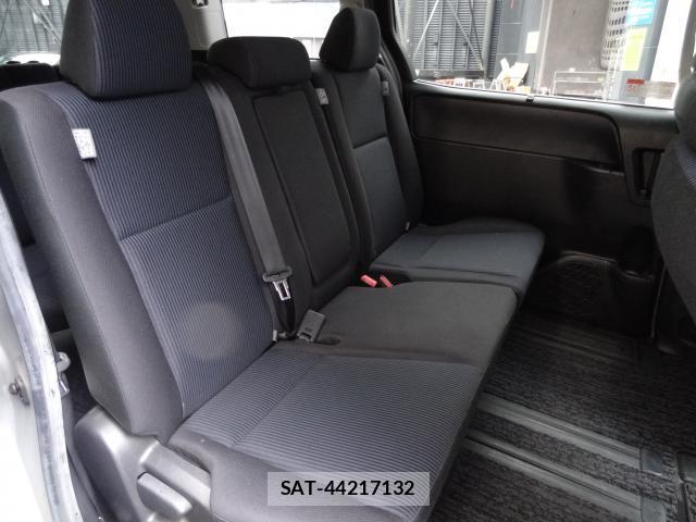 Toyota NOAH 2014-06 8728489-15