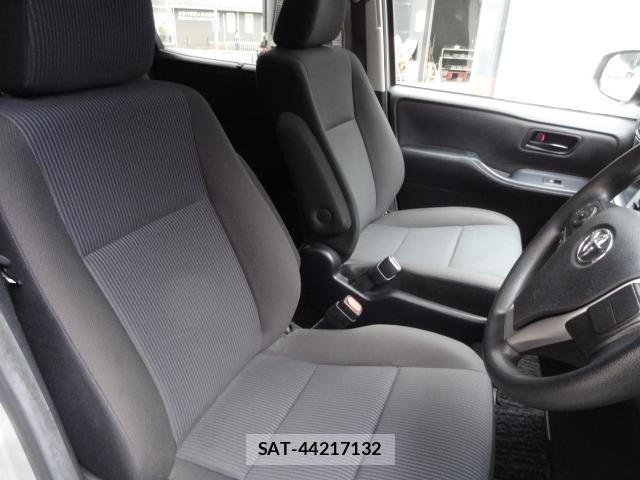 Toyota NOAH 2014-06 8728489-17