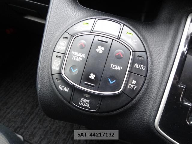 Toyota NOAH 2014-06 8728489-19