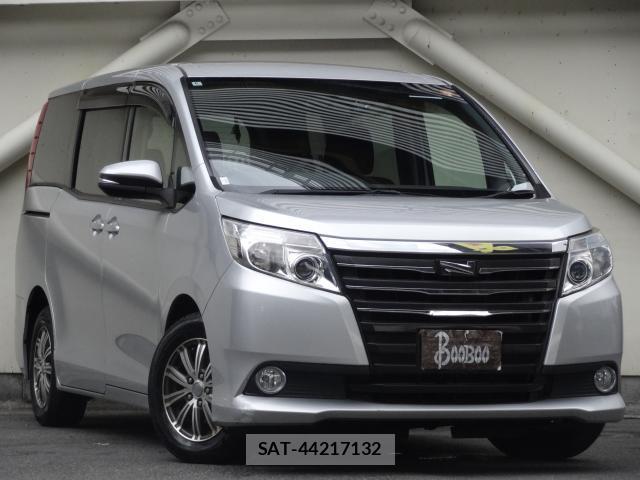Toyota NOAH 2014-06 8728489-3