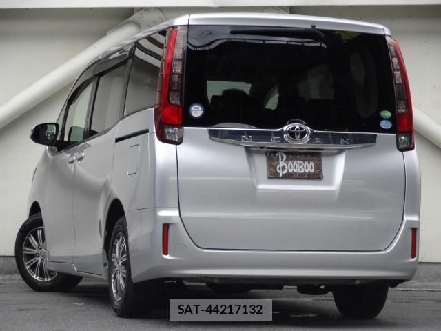 Toyota NOAH 2014-06 8728489-4