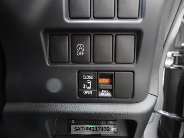Toyota NOAH 2014-06 8728489-7