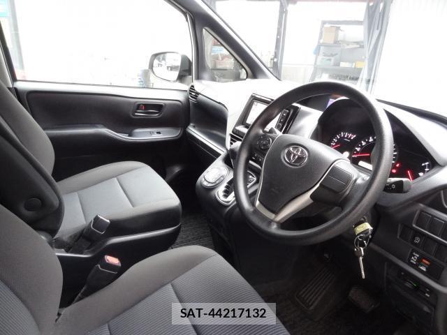 Toyota NOAH 2014-06 8728489-9