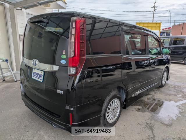 Toyota NOAH 2014-03 8728566-1
