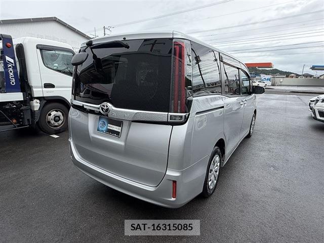 Toyota NOAH 2020-07 8728981-1