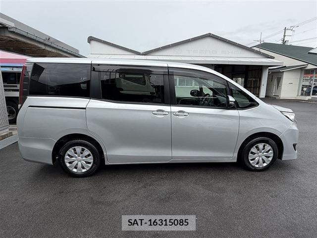 Toyota NOAH 2020-07 8728981-2