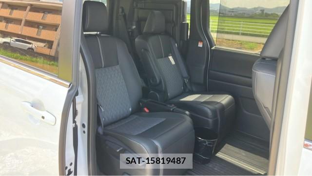 Toyota NOAH 2025-11 8729078-6