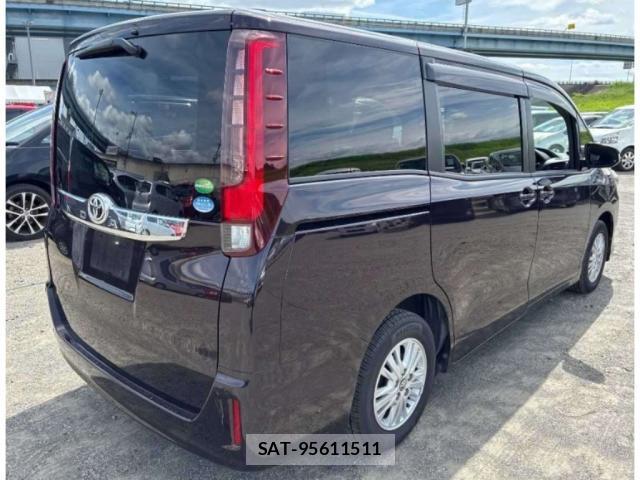 Toyota NOAH 2015-02 8729259-1