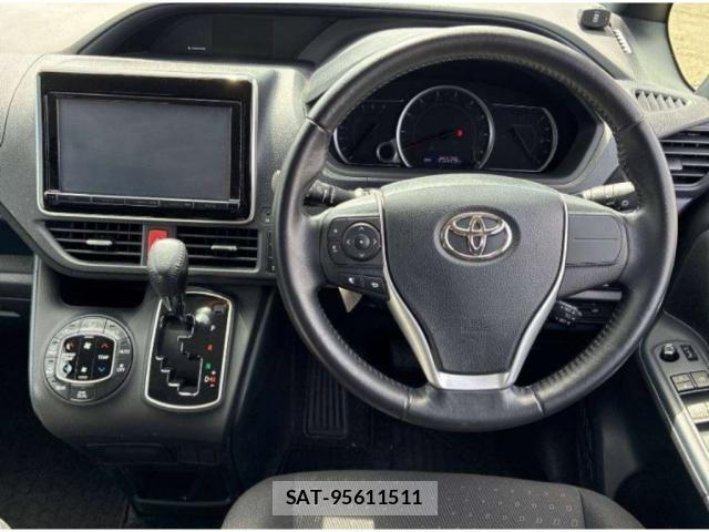 Toyota NOAH 2015-02 8729259-2