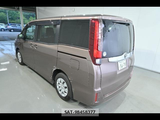 Toyota NOAH 2014-03 8729764-1