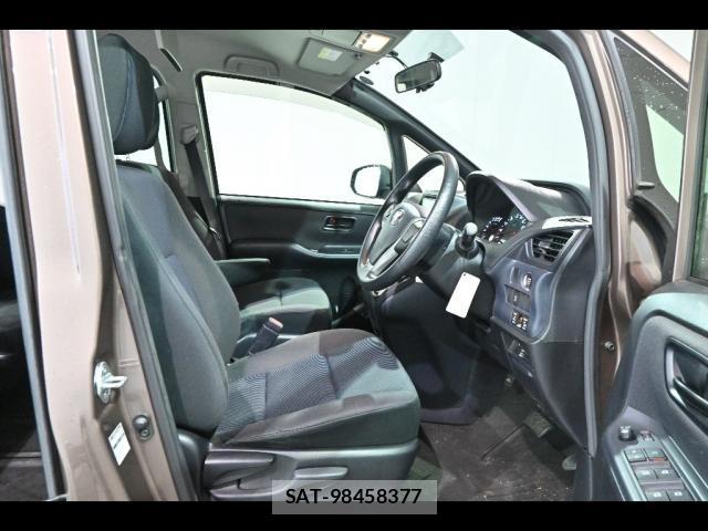 Toyota NOAH 2014-03 8729764-3