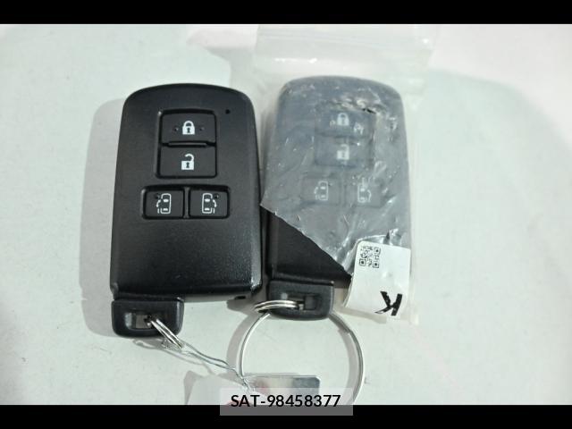 Toyota NOAH 2014-03 8729764-9
