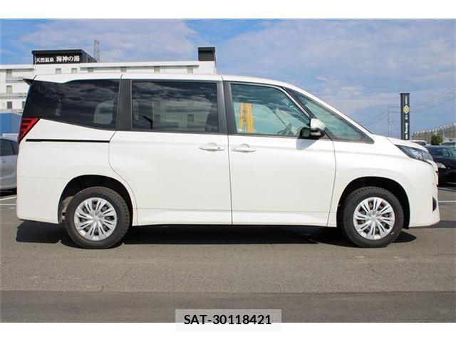 Toyota NOAH 2022-05 8730054-4