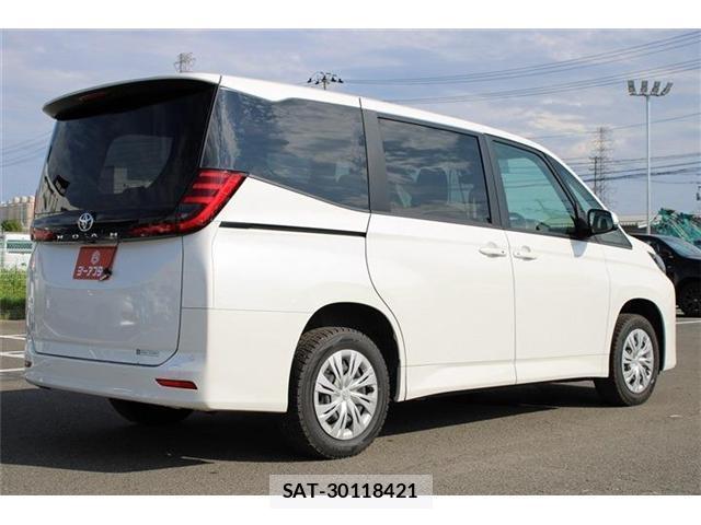 Toyota NOAH 2022-05 8730054-5