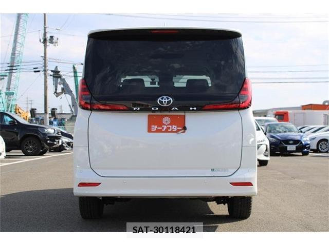 Toyota NOAH 2022-05 8730054-6