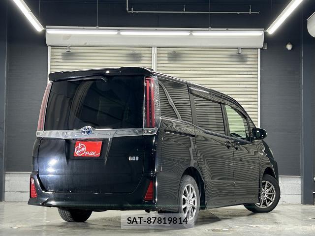 Toyota NOAH 2017-10 8730201-1