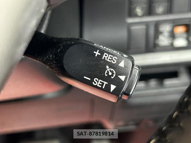 Toyota NOAH 2017-10 8730201-10