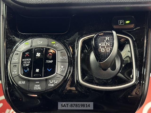 Toyota NOAH 2017-10 8730201-12